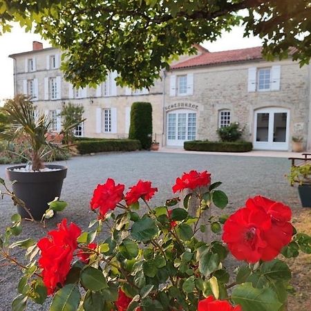 Hotel Logis Domaine Du Prieure Tonnay-Boutonne Exterior foto