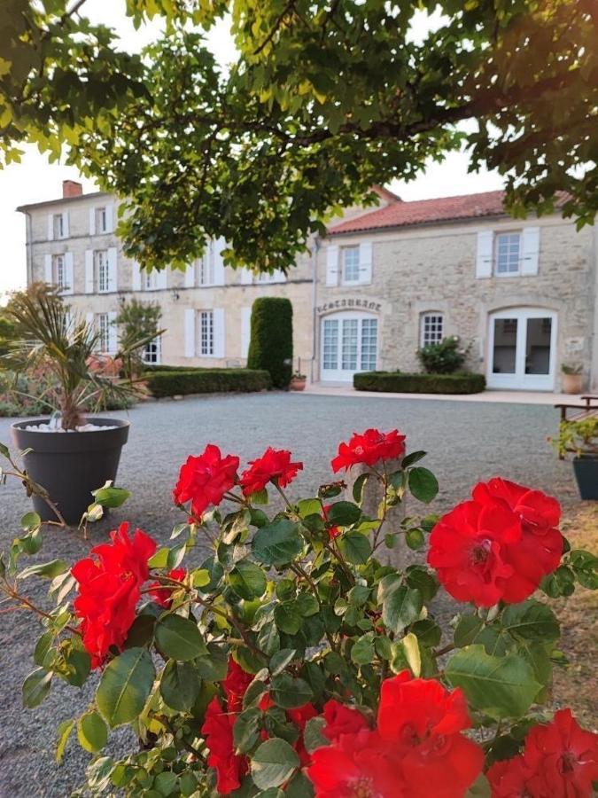 Hotel Logis Domaine Du Prieure Tonnay-Boutonne Exterior foto